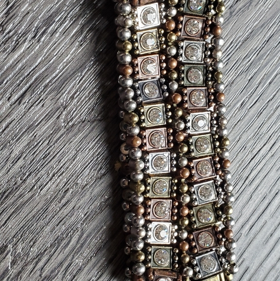 Stretchy diamond studded bracelet. - Picture 2 of 3